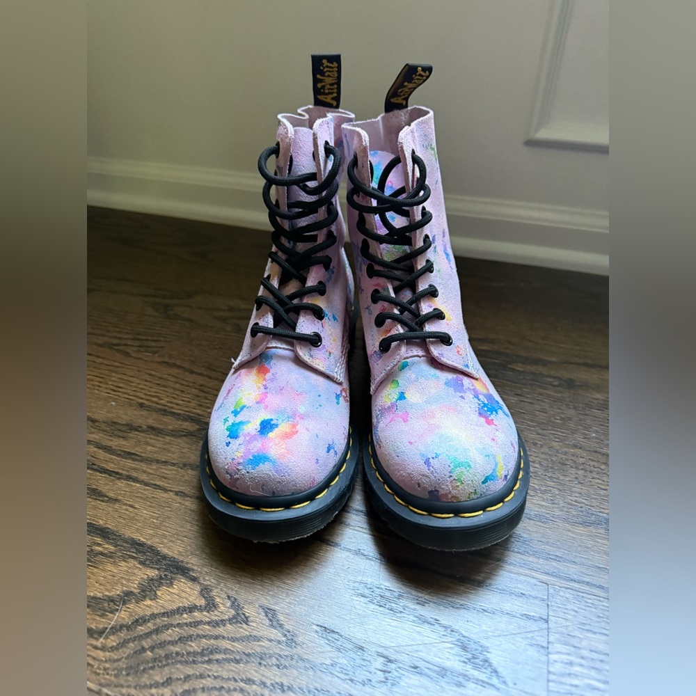 Dr. Martens
1460 PASCAL CONFETTI SUEDE LACE UP BOOTS
***LIKE NEW*** Worn once